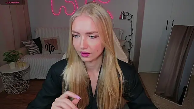 Snapshot of TessaGrays chatting on 4, 4, 2026 TessaGrays online show from 4, 4, 2026