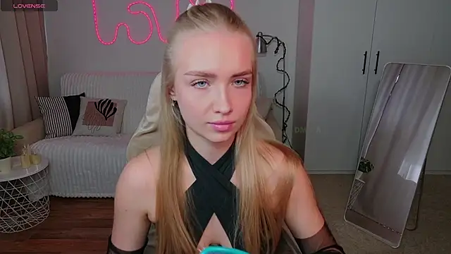 Snapshot of TessaGrays chatting on 13, 4, 2026 TessaGrays online show from 13, 4, 2026