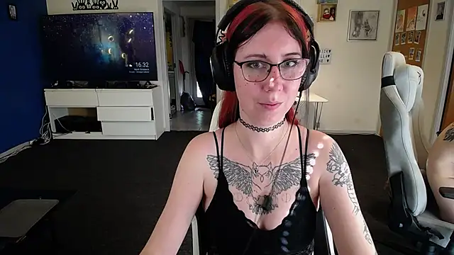 Snapshot of TattooedGirls chatting on 29, 9, 2025 TattooedGirls online show from 29, 9, 2025