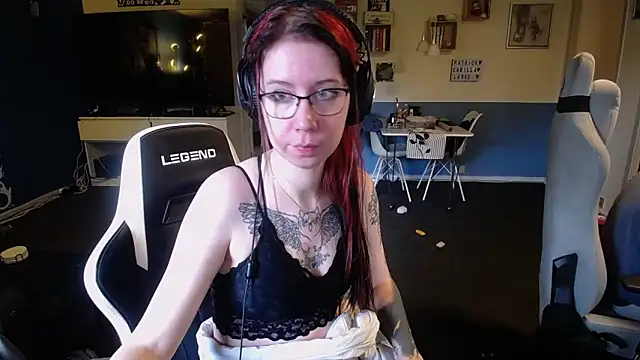 Snapshot of TattooedGirls chatting on 13, 10, 2025 TattooedGirls online show from 13, 10, 2025