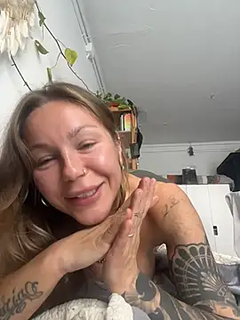 MiraLuna online show from 6, 11, 2025