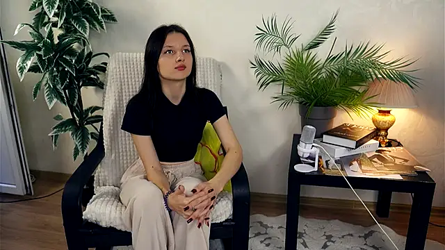 JanellHousen online show from 7, 10, 2025