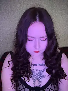 Snapshot of BambiGlow chatting on 4, 10, 2025 BambiGlow online show from 4, 10, 2025