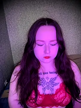 Snapshot of BambiGlow chatting on 7, 10, 2025 BambiGlow online show from 7, 10, 2025