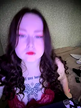 Snapshot of BambiGlow chatting on 8, 10, 2025 BambiGlow online show from 8, 10, 2025