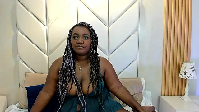 Snapshot of EmmaBrantt chatting on 29, 11, 2025 EmmaBrantt online show from 29, 11, 2025