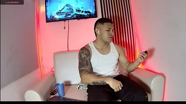 Snapshot of venedic_bull chatting on 12, 11, 2025 venedic bull online show from 12, 11, 2025