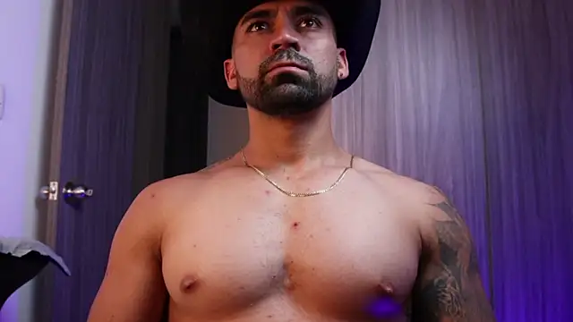 Snapshot of SOY_MIKE chatting on 10, 11, 2025 SOY MIKE online show from 10, 11, 2025