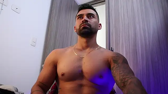 Snapshot of SOY_MIKE chatting on 19, 11, 2025 SOY MIKE online show from 19, 11, 2025