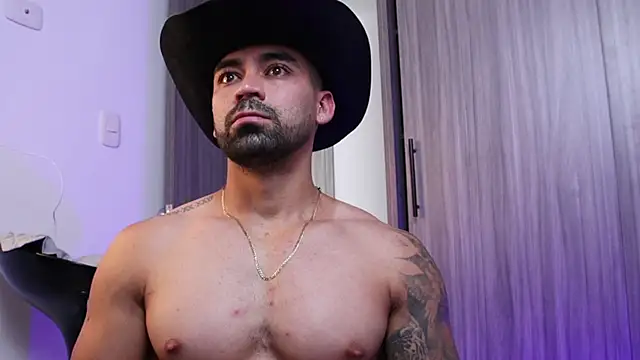 Snapshot of SOY_MIKE chatting on 25, 11, 2025 SOY MIKE online show from 25, 11, 2025