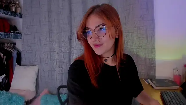 Snapshot of AmaruBloom chatting on 18, 10, 2025 AmaruBloom online show from 18, 10, 2025