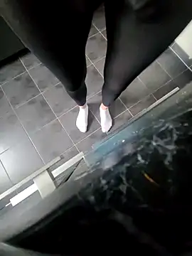 Snapshot of rezzzze chatting on 1, 11, 2025 rezzzze online show from 1, 11, 2025