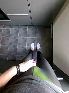 Snapshot of rezzzze chatting on 8, 11, 2025 rezzzze online show from 8, 11, 2025