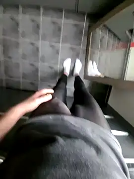 Snapshot of rezzzze chatting on 10, 11, 2025 rezzzze online show from 10, 11, 2025