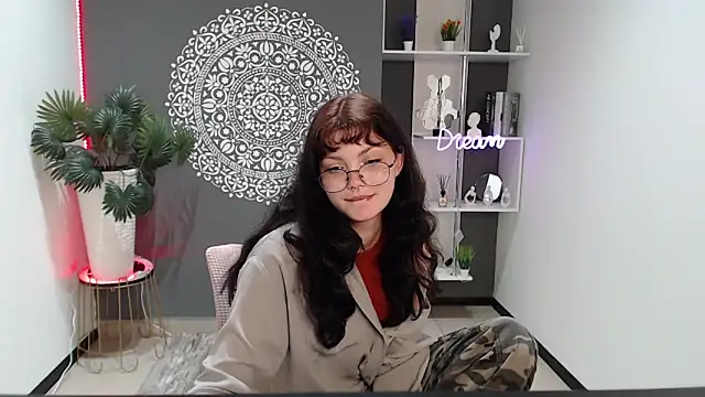 Snapshot of MileyRood chatting on 1, 10, 2025 MileyRood online show from 1, 10, 2025