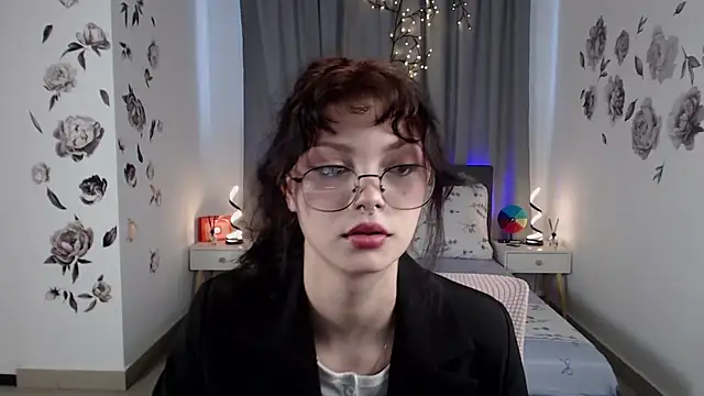 Snapshot of MileyRood chatting on 1, 10, 2025 MileyRood online show from 1, 10, 2025