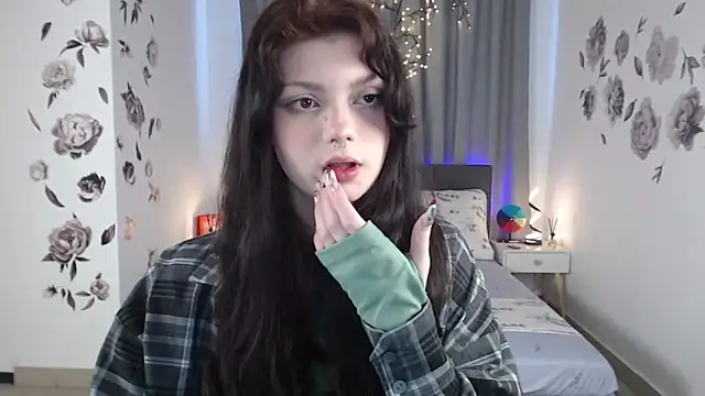 Snapshot of MileyRood chatting on 6, 10, 2025 MileyRood online show from 6, 10, 2025