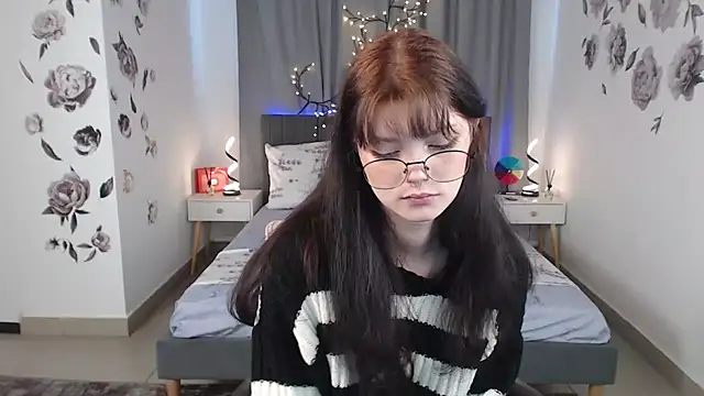 Snapshot of MileyRood chatting on 8, 10, 2025 MileyRood online show from 8, 10, 2025