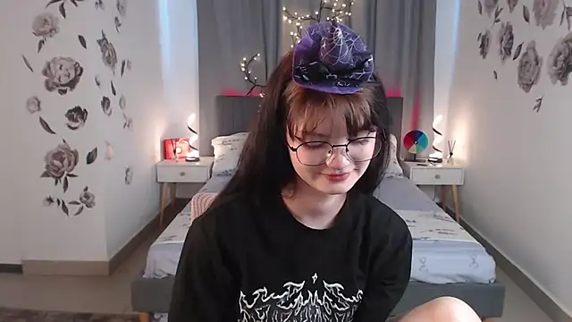 Snapshot of MileyRood chatting on 27, 10, 2025 MileyRood online show from 27, 10, 2025