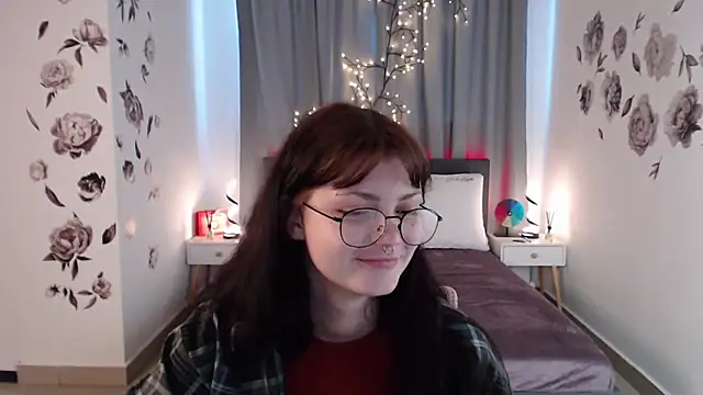 Snapshot of MileyRood chatting on 7, 11, 2025 MileyRood online show from 7, 11, 2025