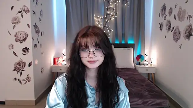 Snapshot of MileyRood chatting on 10, 11, 2025 MileyRood online show from 10, 11, 2025