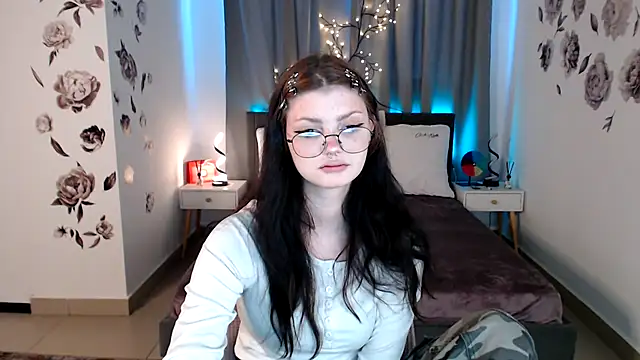 Snapshot of MileyRood chatting on 19, 11, 2025 MileyRood online show from 19, 11, 2025