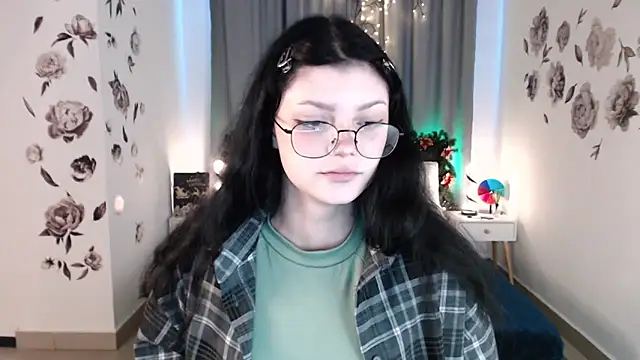 Snapshot of MileyRood chatting on 15, 12, 2025 MileyRood online show from 15, 12, 2025