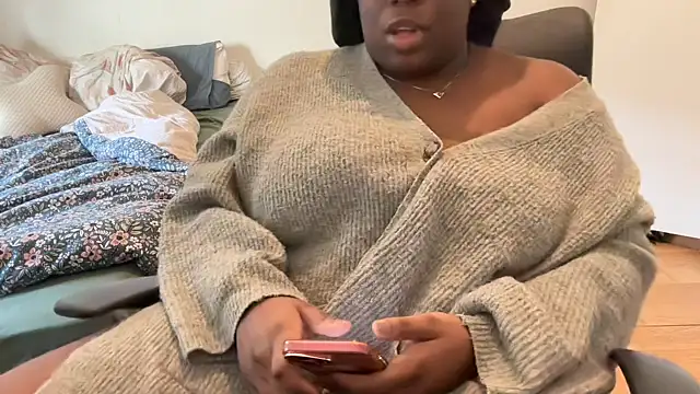 nanaisbackk online show from 17, 2, 2026