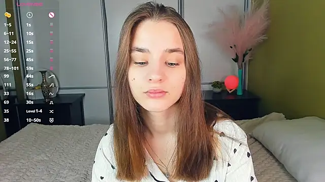 Snapshot of JinnyMcie chatting on 5, 4, 2026 JinnyMcie online show from 5, 4, 2026