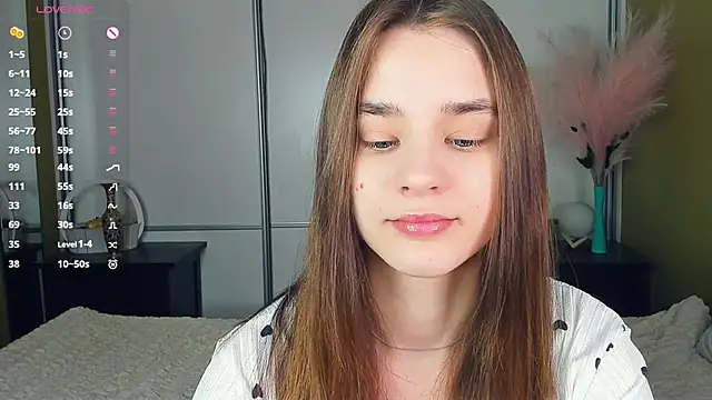 Snapshot of JinnyMcie chatting on 6, 4, 2026 JinnyMcie online show from 6, 4, 2026