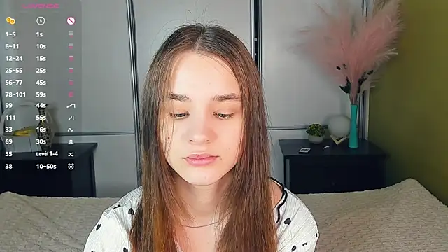 Snapshot of JinnyMcie chatting on 7, 4, 2026 JinnyMcie online show from 7, 4, 2026