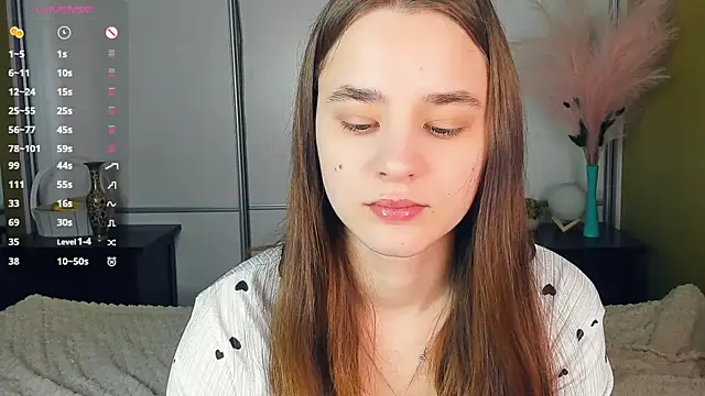 Snapshot of JinnyMcie chatting on 8, 4, 2026 JinnyMcie online show from 8, 4, 2026