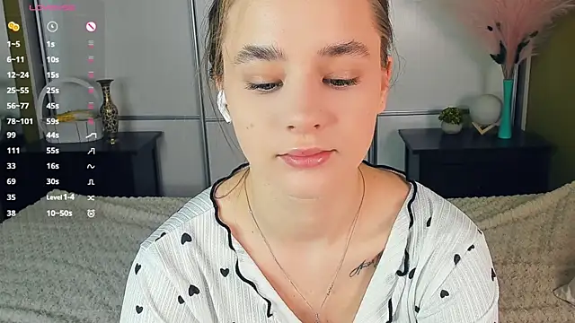 Snapshot of JinnyMcie chatting on 11, 4, 2026 JinnyMcie online show from 11, 4, 2026