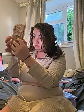 MadelineLeah online show from 13, 7, 2026