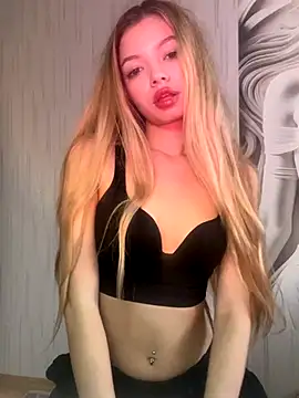 Snapshot of _Siennaaa_ chatting on 4, 11, 2025 Siennaaa online show from 4, 11, 2025