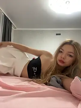 Snapshot of _Siennaaa_ chatting on 20, 11, 2025 Siennaaa online show from 20, 11, 2025