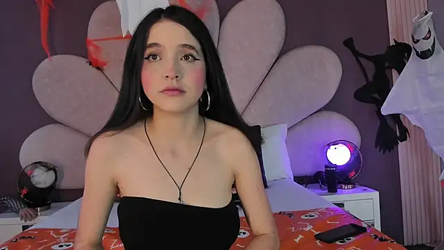 Snapshot of MeganR_ chatting on 4, 11, 2025 MeganR online show from 4, 11, 2025