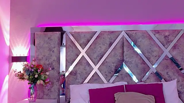 MeganR  online show from 14, 4, 2026