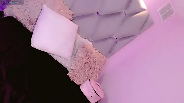 Saraa Jone online show from 5, 12, 2025