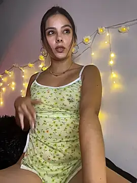 Snapshot of SaraMistick chatting on 17, 4, 2026 SaraMistick online show from 17, 4, 2026