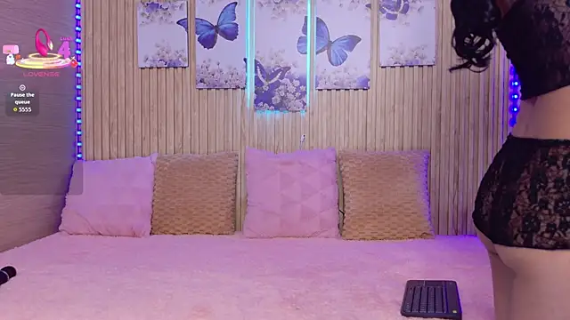 Snapshot of Moon_celeste chatting on 7, 4, 2026 Moon celeste online show from 7, 4, 2026