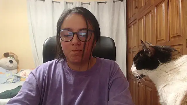 Snapshot of Venus_cat_ chatting on 8, 4, 2026 Venus cat online show from 8, 4, 2026