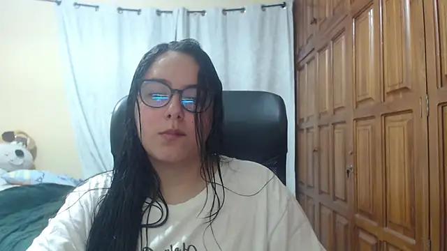 Snapshot of Venus_cat_ chatting on 12, 4, 2026 Venus cat online show from 12, 4, 2026