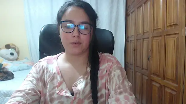 Snapshot of Venus_cat_ chatting on 14, 4, 2026 Venus cat online show from 14, 4, 2026