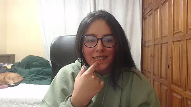 Snapshot of Venus_cat_ chatting on 17, 4, 2026 Venus cat online show from 17, 4, 2026