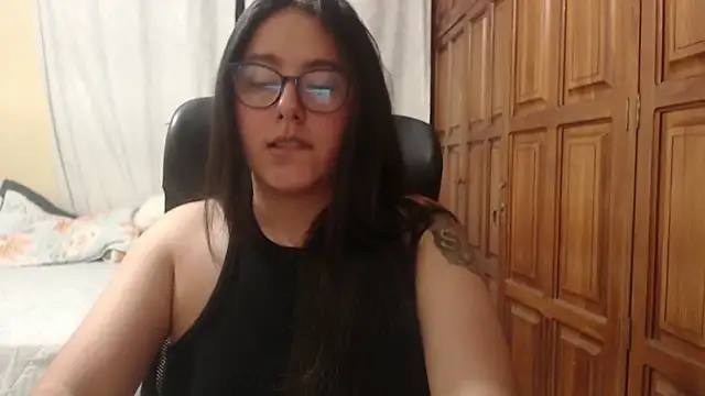 Snapshot of Venus_cat_ chatting on 22, 4, 2026 Venus cat online show from 22, 4, 2026