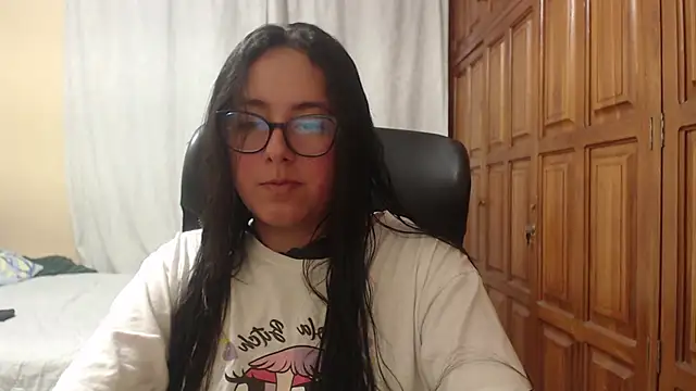 Snapshot of Venus_cat_ chatting on 24, 4, 2026 Venus cat online show from 24, 4, 2026