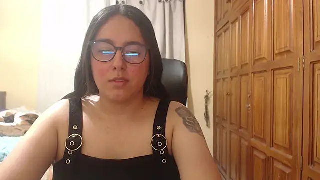Snapshot of Venus_cat_ chatting on 23, 6, 2026 Venus cat online show from 23, 6, 2026