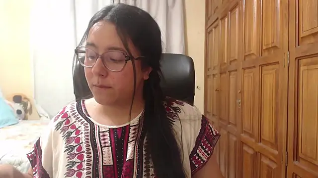 Snapshot of Venus_cat_ chatting on 7, 7, 2026 Venus cat online show from 7, 7, 2026