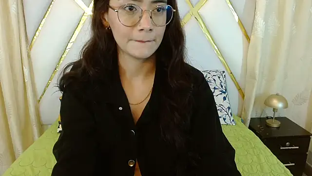 Snapshot of Ariadna_Wells chatting on 24, 11, 2025 Ariadna Wells online show from 24, 11, 2025